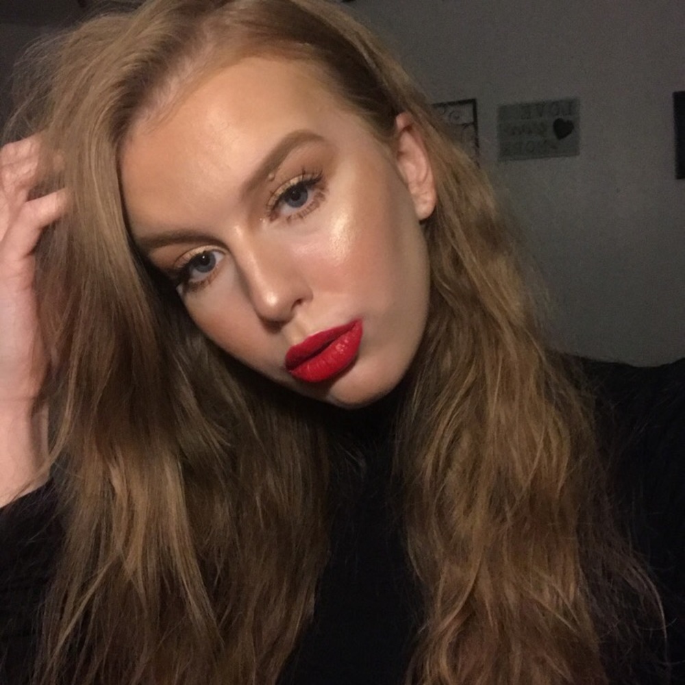 Meet your Posher, Ashley